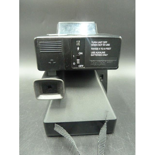 115 - 1000 Polaroid land Camera with Flash