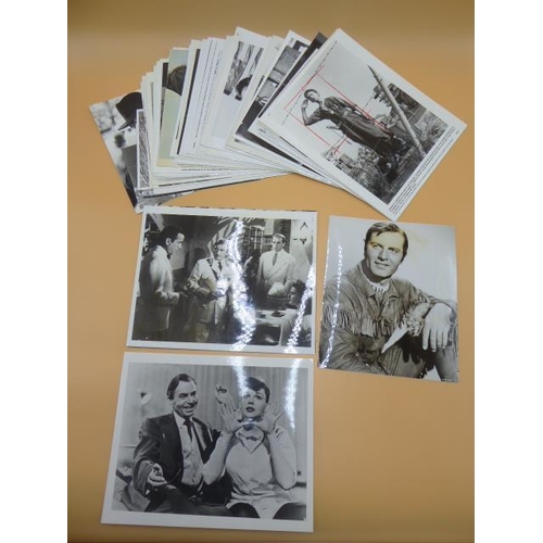 127 - Collection of 64 Official Press Photographs depicting Film Scene Extracts including Batman Forever, ... 