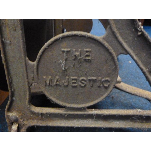 386 - Vintage Old Cast Iron Mangle Marked The Majestic