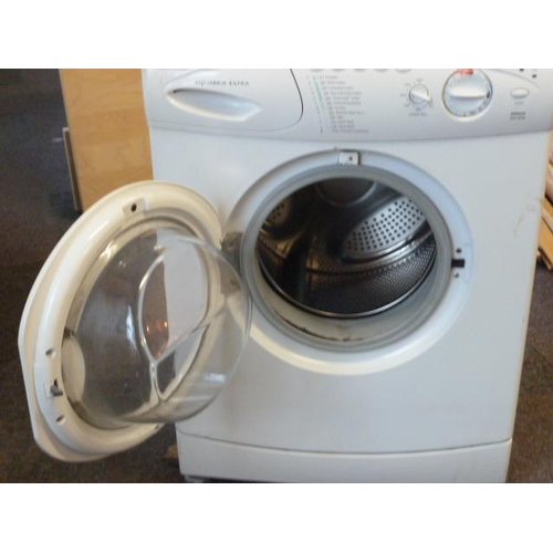 389 - Hotpoint Aquarius extra powerstream washing machine 1300w spin (24