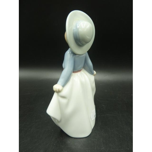 288 - Lladro Nao 1290 Girl Pulling Up Skirt Retired (7