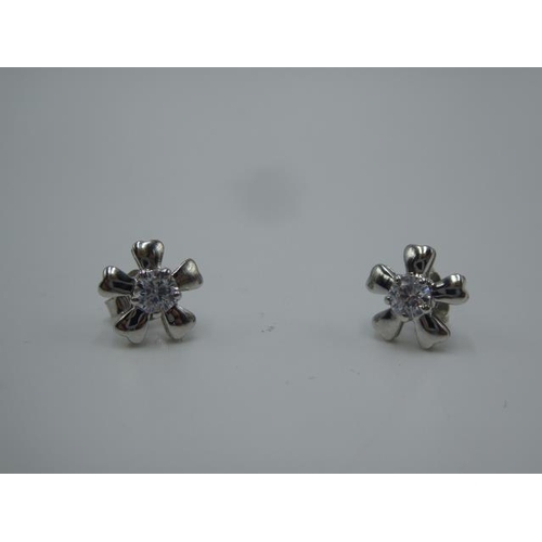 322 - Silver 925 Flower earrings in presentation box