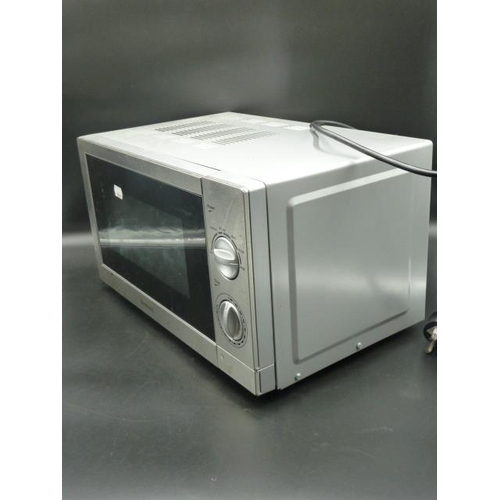 480 - A Goodmans Microwave