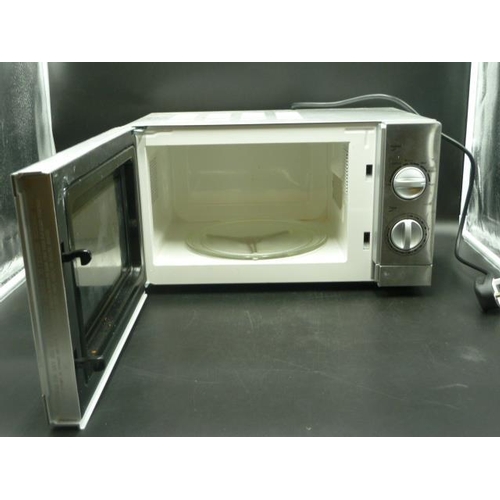 480 - A Goodmans Microwave