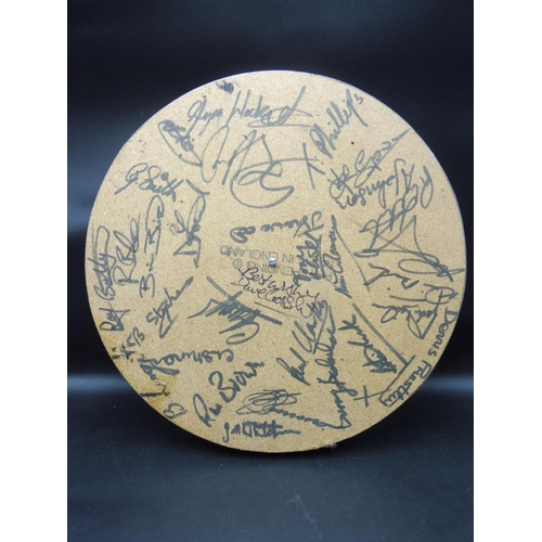 85 - Professional PDC Dart Board Signed To The Back Dennis Prietley,A Johnson,Raymond Van Barneveld,Phil ... 