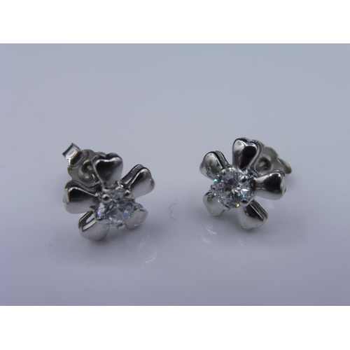 288 - Pair of Silver 925 flower earrings in presentation box