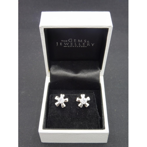 288 - Pair of Silver 925 flower earrings in presentation box