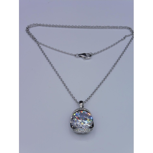 313 - Silver 925 clear stone pendant on chain in presentation box