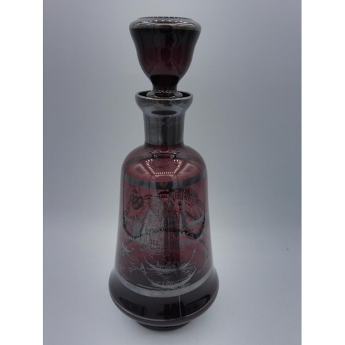 407 - Venetian Amethyst Decanter with Four Cordials Displaying Gondoliers on Venice Waterway