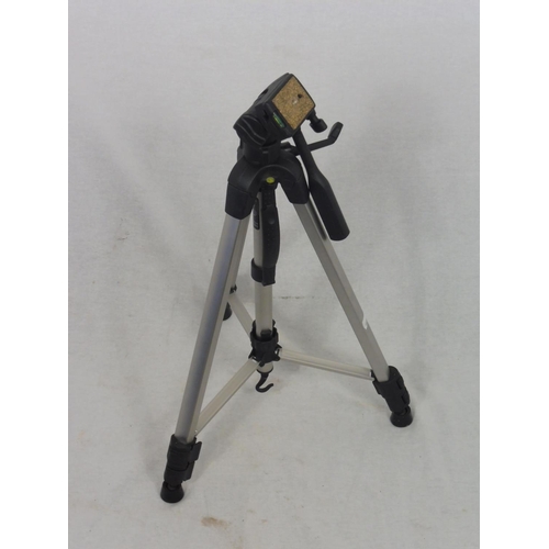 440 - Adjustable and Telescopic Tri-Pod