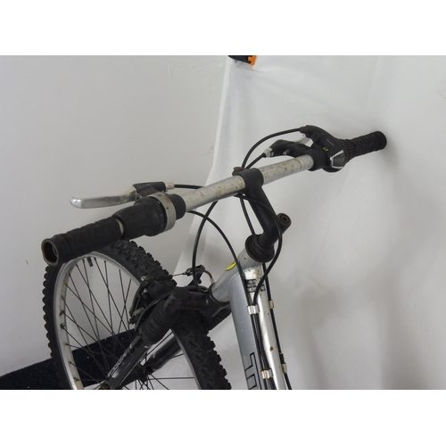 484 - Trespass 16 speed mountain bike