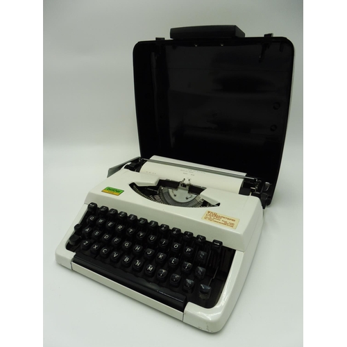 512 - Brother 100 manual Typewriter in carry case