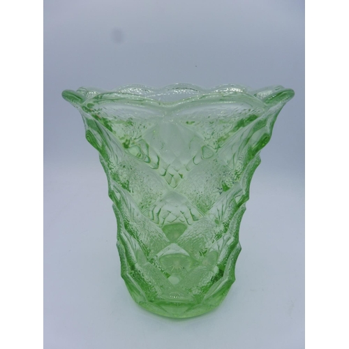 82 - Vintage Lime Green Murano Style Glass Vase 6