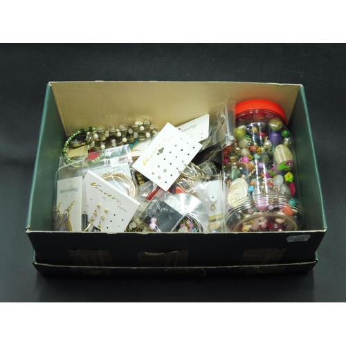 172 - Large selection of Mixed unsorted Jewellery