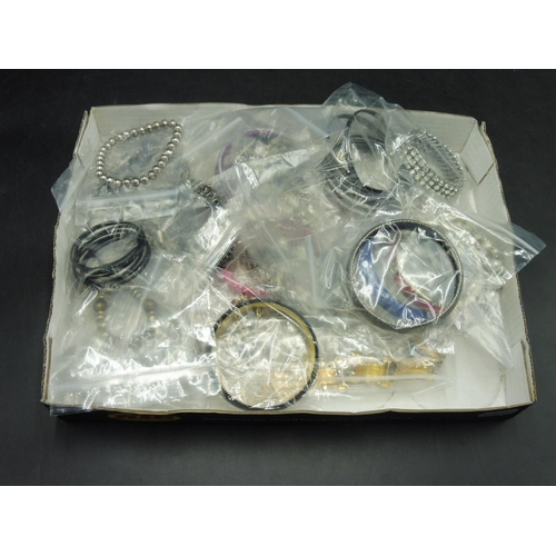 286 - Selection of Both Vintage and Modern Bangles all individually Packed