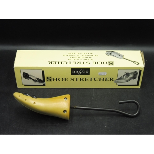 117 - Shoe stretcher in box