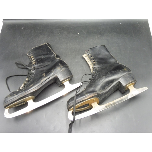 164 - Pair of Vintage Leather Ice Skates (Size 11)