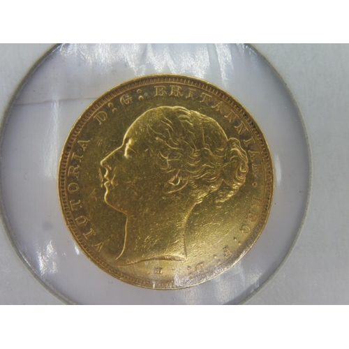 38 - Queen Victoria Gold Sovereign from 1886 with the Young Head design by William Wyon. The reverse feat... 