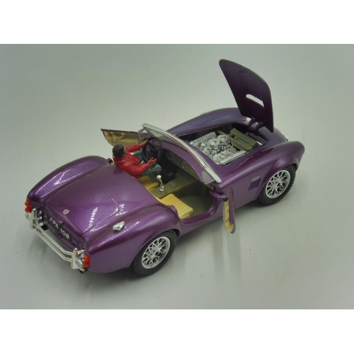 87 - Bburago 1/24 scale Ford AC Cobra 427(1965) diecast model car