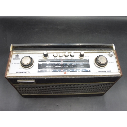 102 - Vintage Roberts Radio R606-MB (Powers on)