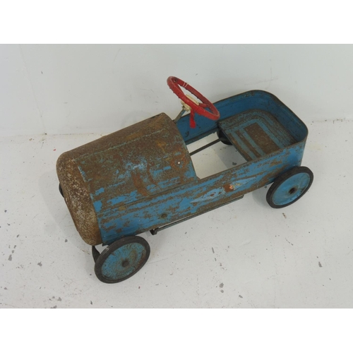 522 - Vintage  Children's 1940's Triang Tinplate Pedal Toy Car (19