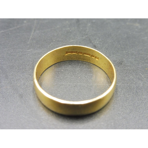 400 - Hallmarked Sheffield 750 Gold Band Ring (Size P) Complete with Presentation Box