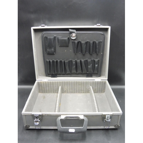 614 - Aluminium Storage Case with Carry Handle 18