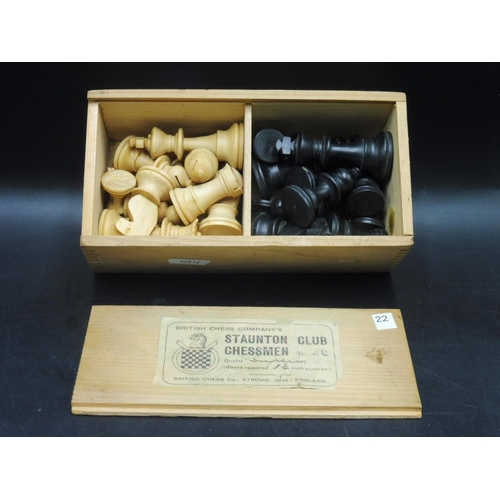 123 - Vintage 1930's Staunton Chess Set in original Box