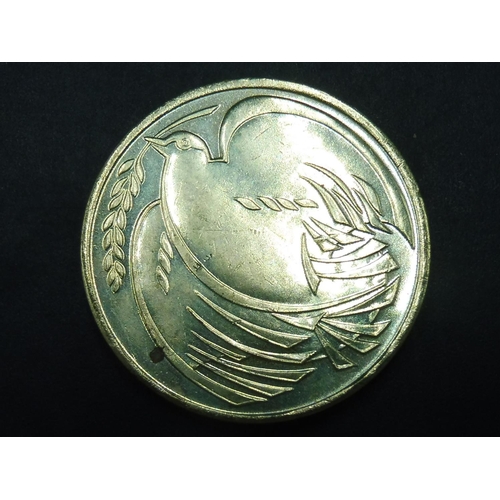 304 - £2 Peace Dove Coin