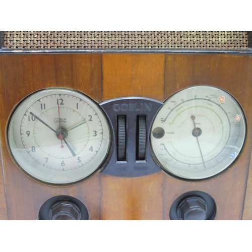 193 - Vintage Coblin Radio complete with Spare Valves (Powers On)