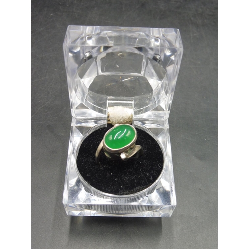 486 - Vintage Silver 925 Ring with Green stone in Presentation box