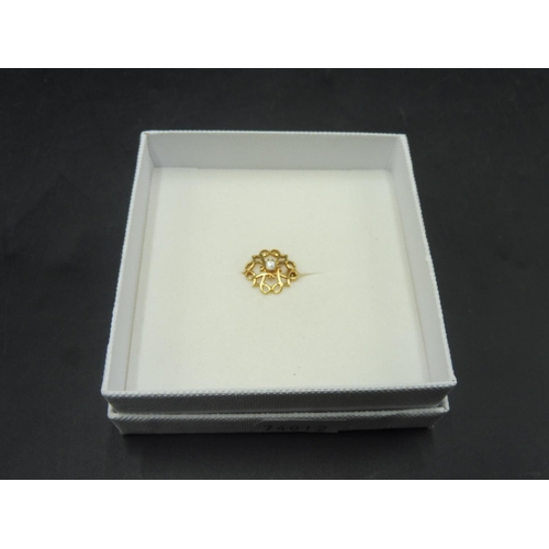 508 - Gold 375 Single Stoned Brooch Complete with Presentation Box