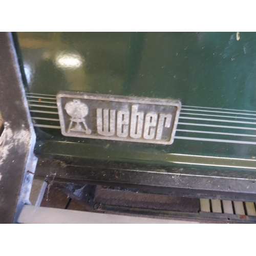 649 - A Weber Platinum Series Gas Barbeque with Gas