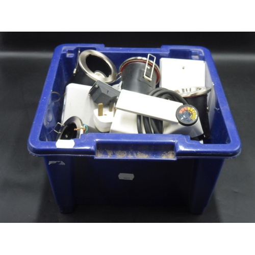 813 - Mixed Box of electrics