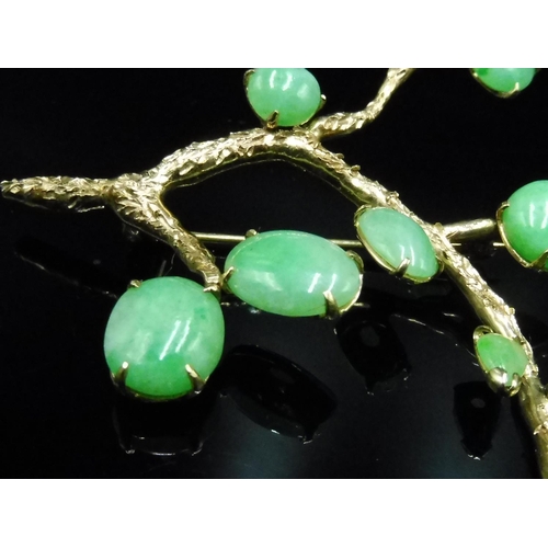 490 - Vintage Hong Kong 14ct Yellow Gold and Jade Tree Broock (Weight 10.64 grams)