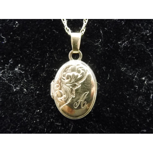 490 - Gold 9ct Locket Pendant and Chain Complete with Presentation Box