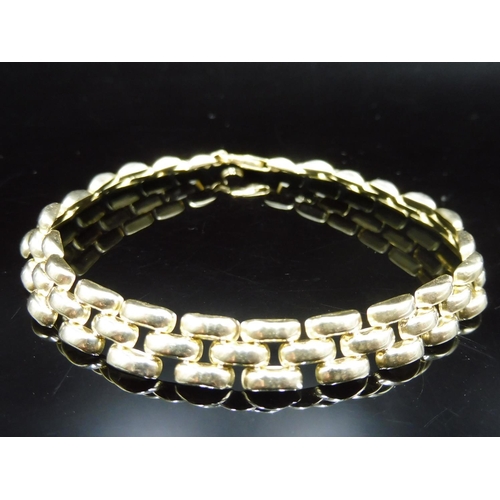 491 - Hallmarked Gold 375 Bracelet Complete with Presentation Case