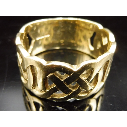 495 - Hallmarked Birmingham 375 Gold Celtic Style Ring (Size W) Complete with Presentation Box (Weight 7.3... 