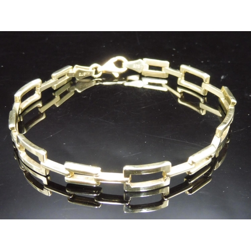 498 - Gold 375 Bracelet Complete with Presentation Box (5.7 grams)