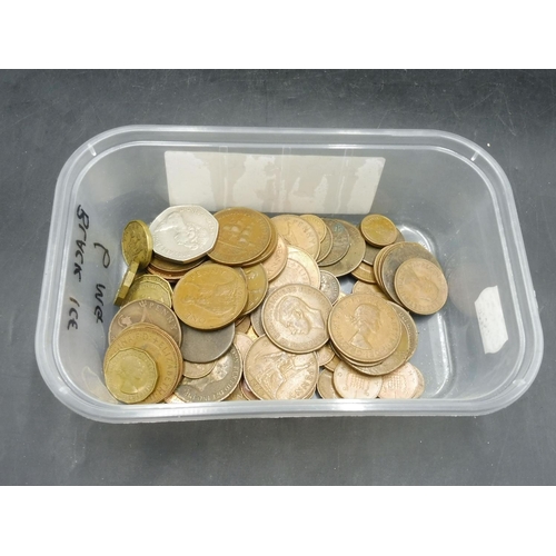 521 - Collection of Coinage to include Pennies and other