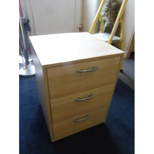 604 - Small 3 Drawer Chest ( Bedside)