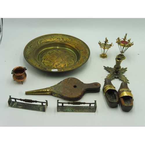 106a - Mixed Selection of Vintage Brass and Copper Ware.