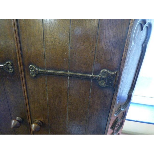 617 - Vintage  Jacobean/Tudor Oak Wardrobe 70