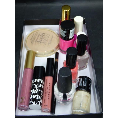 722 - Selection of Cosmetics and Candle Set