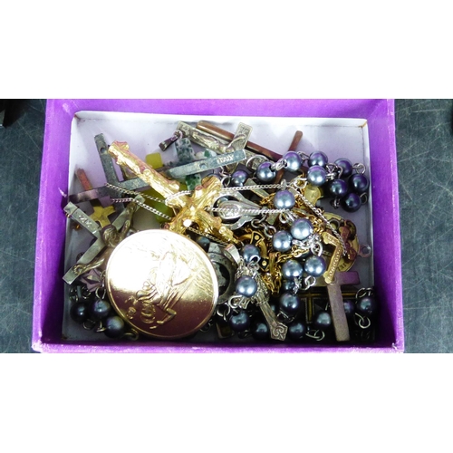 401 - Mixed Selection Including Jewellery, Chinese Trinket Box, Coins, Keyrings and More