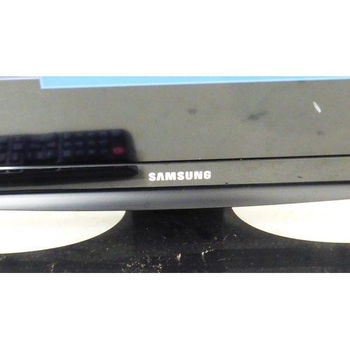 530 - A Samsung UE28J410AK HD TV With Remote ( remote in office)