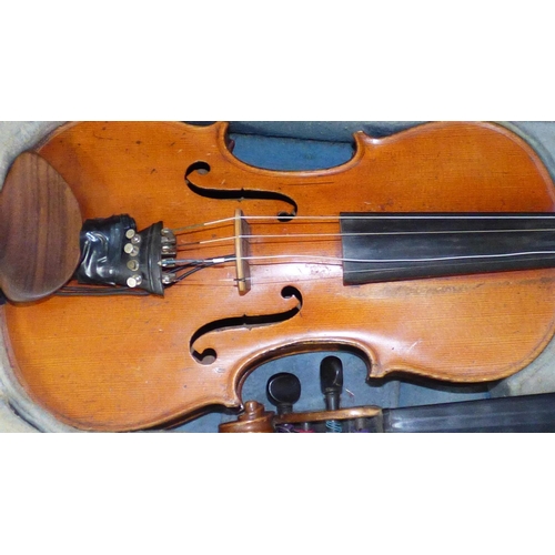 626 - Pair of Antonius Stradivarius Cremonensis Faciebat Anno 1716 Replica Violins in case (A/F)