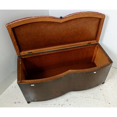 586 - Retro Seat / Upholstered Bedding Box