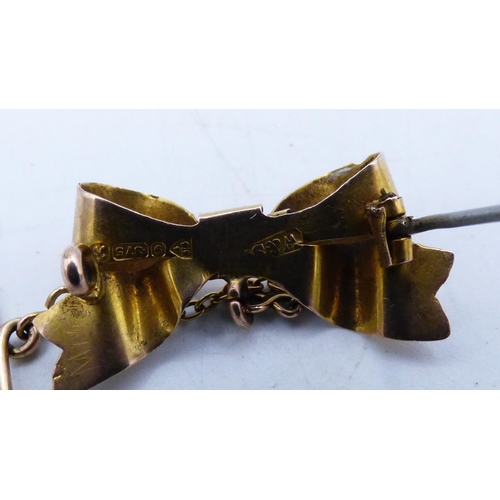 471 - Gold 375 Bow Badge with Safety Chain