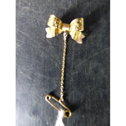 471 - Gold 375 Bow Badge with Safety Chain